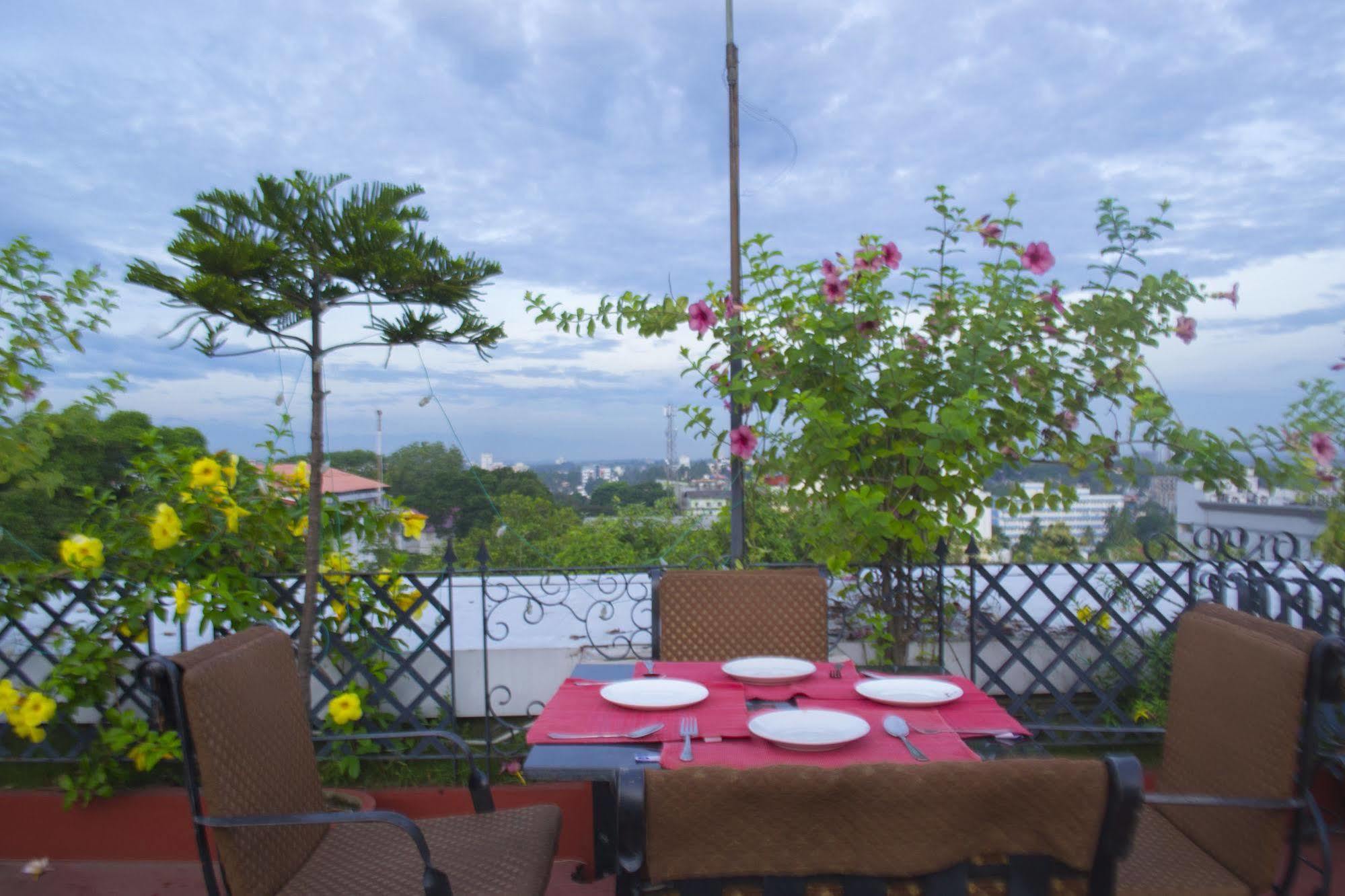 Hotel Pankaj Тривандрум Экстерьер фото